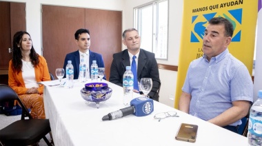 Azul: Equipamiento para el Hospital Pintos