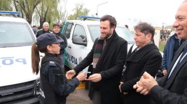 25 de Mayo: Kicillof entregó ambulancias y patrulleros a Ralinqueo