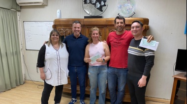 EL Municipio de Roque Pérez hizo entrega de subsidios y material didáctico para las escuelas