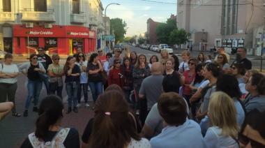 Afiliados de IOMA se manifestaron y juntaron firmas en Olavarría
