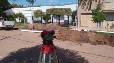 Saladillo: avanzan los trabajos de extensión de la red cloacal y recambio de cañería