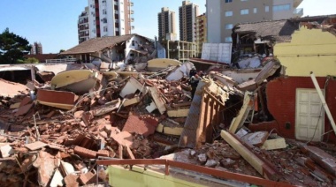 Derrumbe en un hotel de Villa Gesell: un muerto, una mujer rescatada y la búsqueda de personas desaparecidas