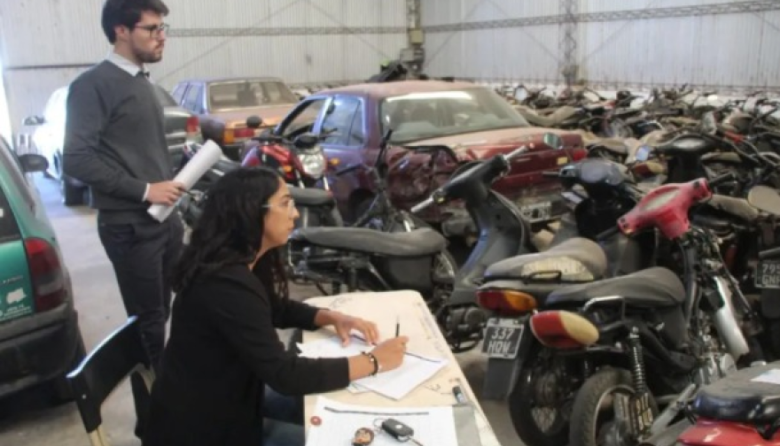 Con apoyo de Marcos Pisano, Bolívar transforma autos abandonados en ayuda solidaria