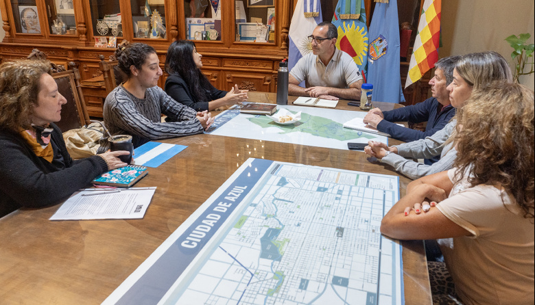 Azul: Nelson Sombra se reunio con integrantes de la Mesa Intersectorial “Niñas No Madres”