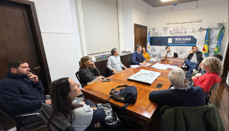 Bolívar: El intendente se reunío con vecinos para consolidar proyectos de infraestructura.