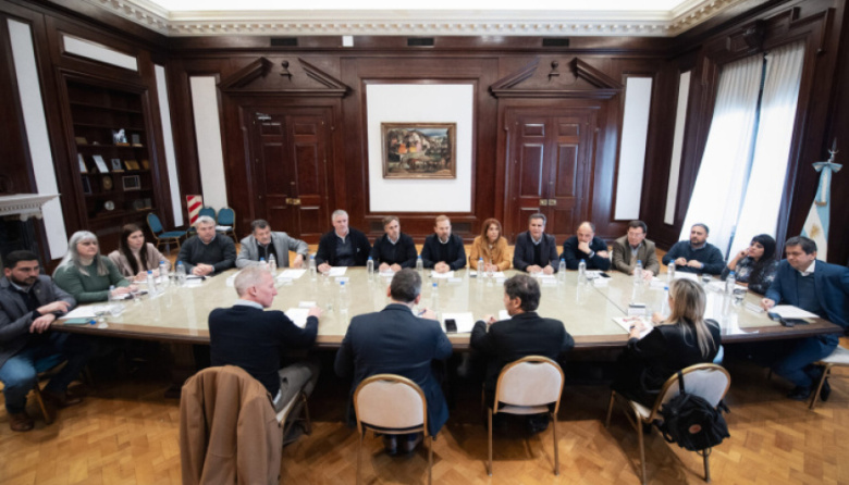 Kicillof firmó convenios por más de $14 mil millones para financiar equipamiento en municipios bonaerenses