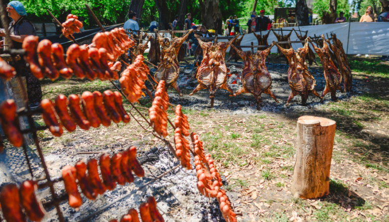 Olavarría prepara sus asadores para una fiesta que reúne a 40 instituciones