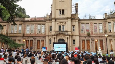 Achával alentó a los jóvenes a seguir luchando por la Universidad