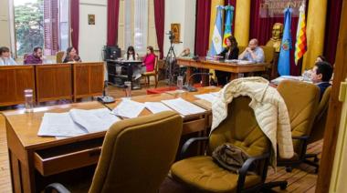 Azul: Concejales libertarios dejaron sus bancas durante un homenaje a desaparecidos