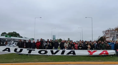 Banderazo por la construcción de la Autovía en la Ruta 3