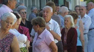 Oficializaron el último aumento del año para las jubilaciones y asignaciones familiares