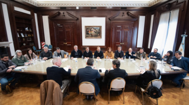 Kicillof firmó convenios por más de $14 mil millones para financiar equipamiento en municipios bonaerenses