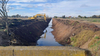 La Provincia avanza con la limpieza de canales en Saladillo