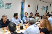 Provincia vuelve a negociar salarios con los estatales: el modelo de oferta que evalúan por la estrechez financiera